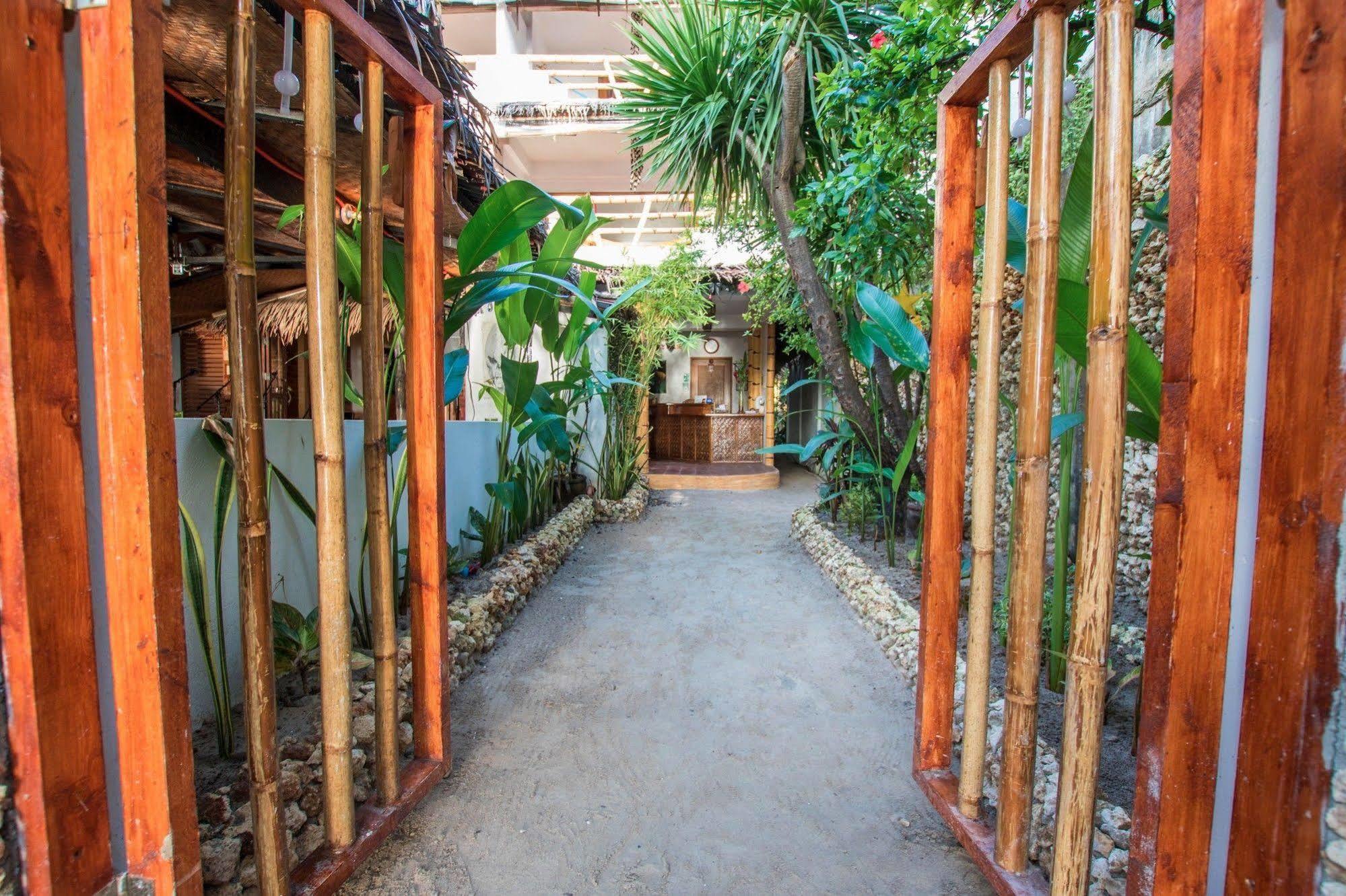 Bamboo Bungalows Resthouse Balabag  Екстериор снимка